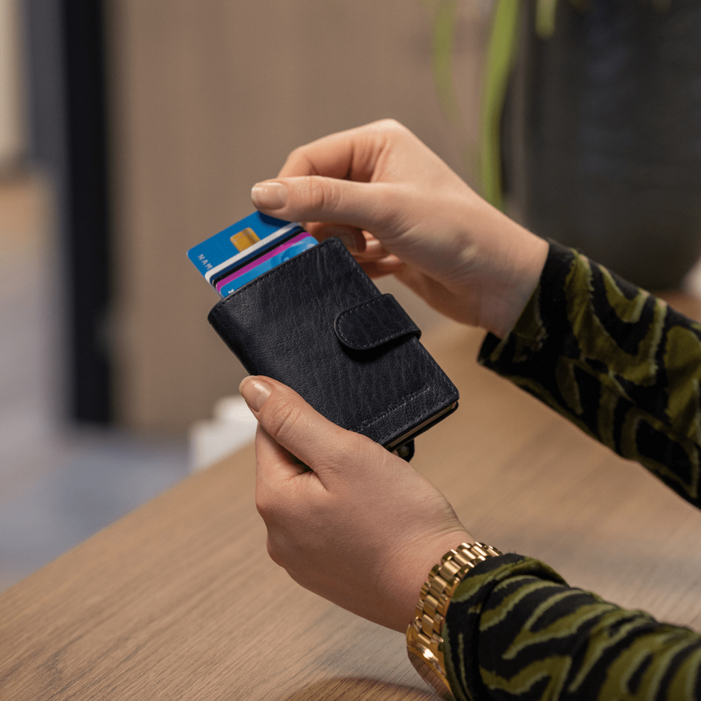 The Chesterfield Brand Pashouder 'Prague', Antique Buff