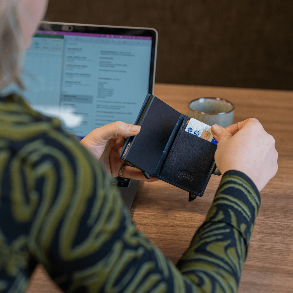 The Chesterfield Brand Pashouder 'Prague', Antique Buff